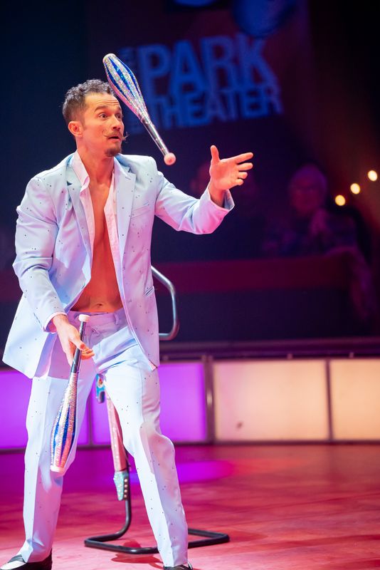 Kerstwintercircus in Parktheater Eindhoven 