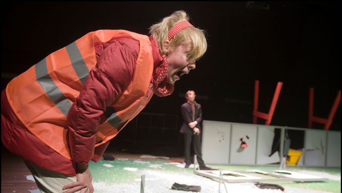Theater Artemis - Het geheven vingertje