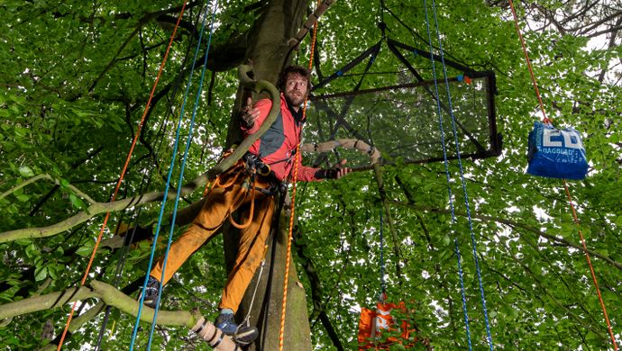 Afslag Eindhoven -  Elk bos is een opstand